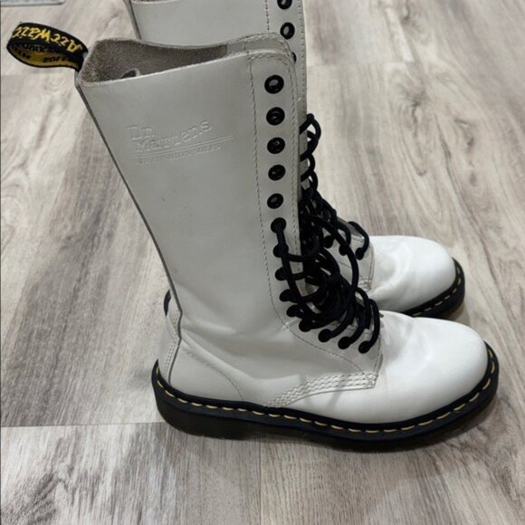 Dr. Martens High White TALL  Combat Boots 10103 SIZE 6 WOMEN - Picture 2 of 9